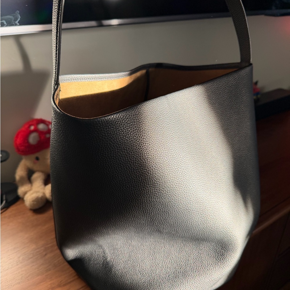 The Row Large Park Bucket Bag - Picture 6 of 11